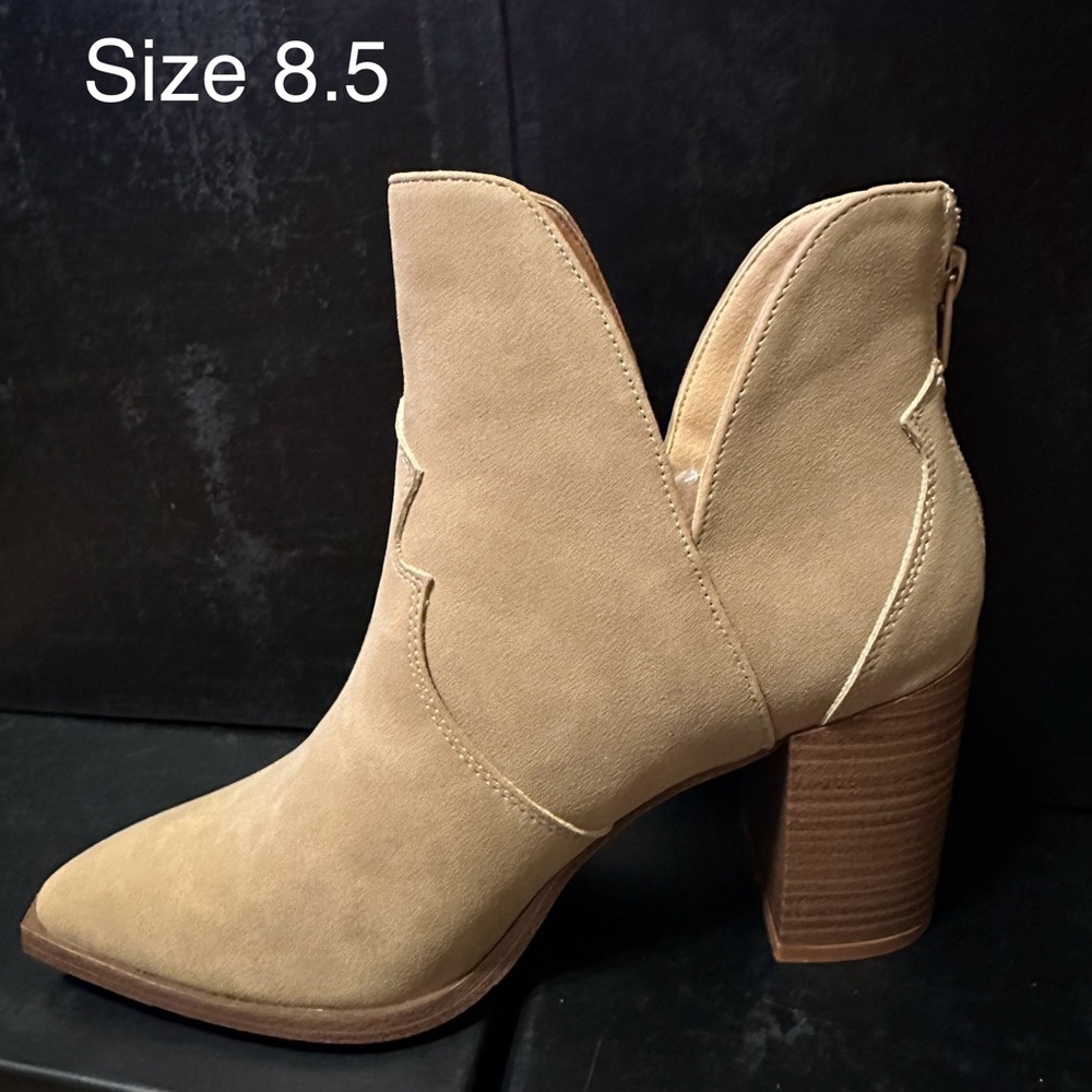 Brand New Tan Women's Ankle Boots - size 8.5